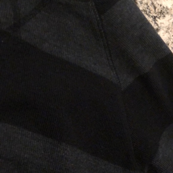 5/$25🖤 old navy sweatshirt - Picture 3 of 3